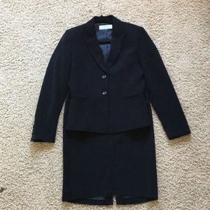 Beautiful Tahari black suit